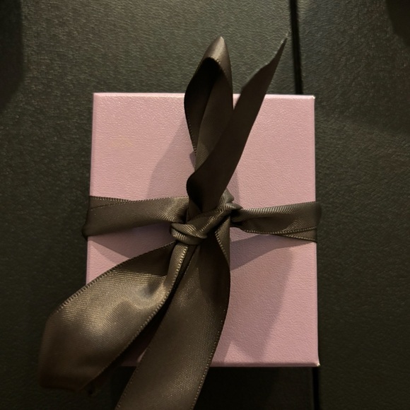 Elegant Micheal hill 10kt Gold Bar Necklace - Picture 3 of 5